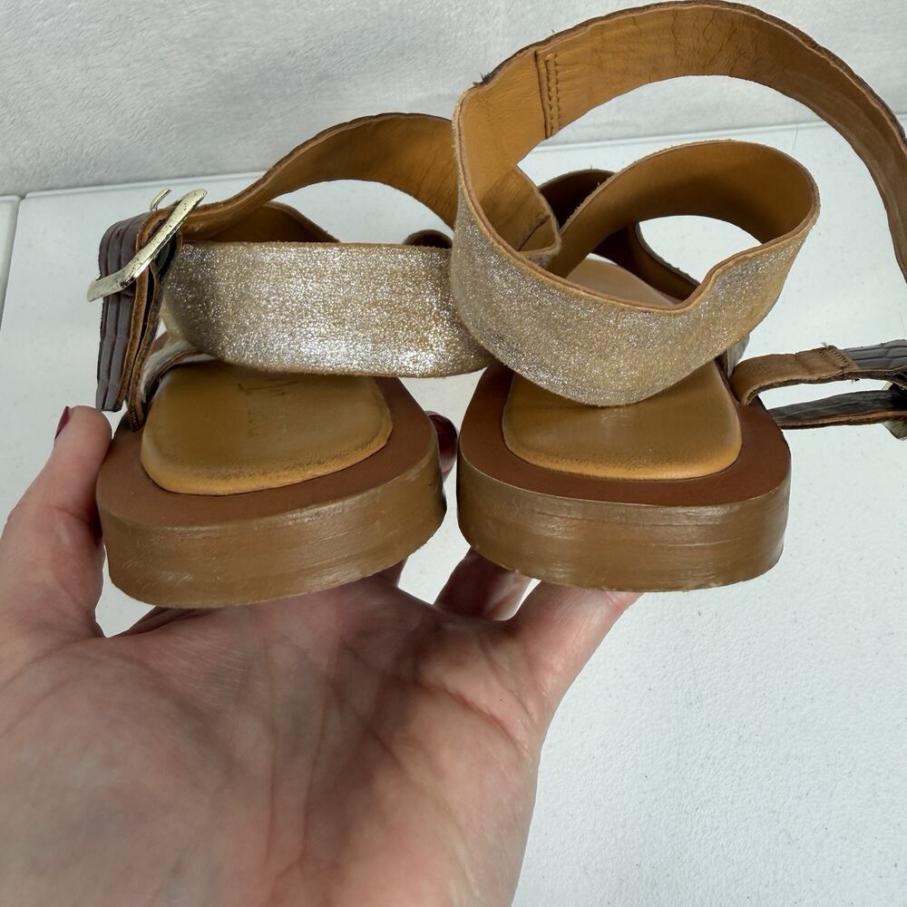 Diba True Women's 7 Cite See Leather Sandal with Adjustable Strap and Toe Ring - Picture 10 of 12